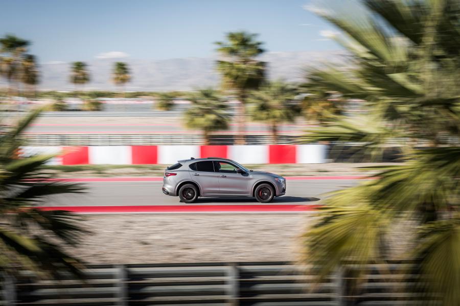  Alfa Romeo Stelvio Quadrifoglio NRING (949) 2019 года  (NA) (фото 21 из 31)
